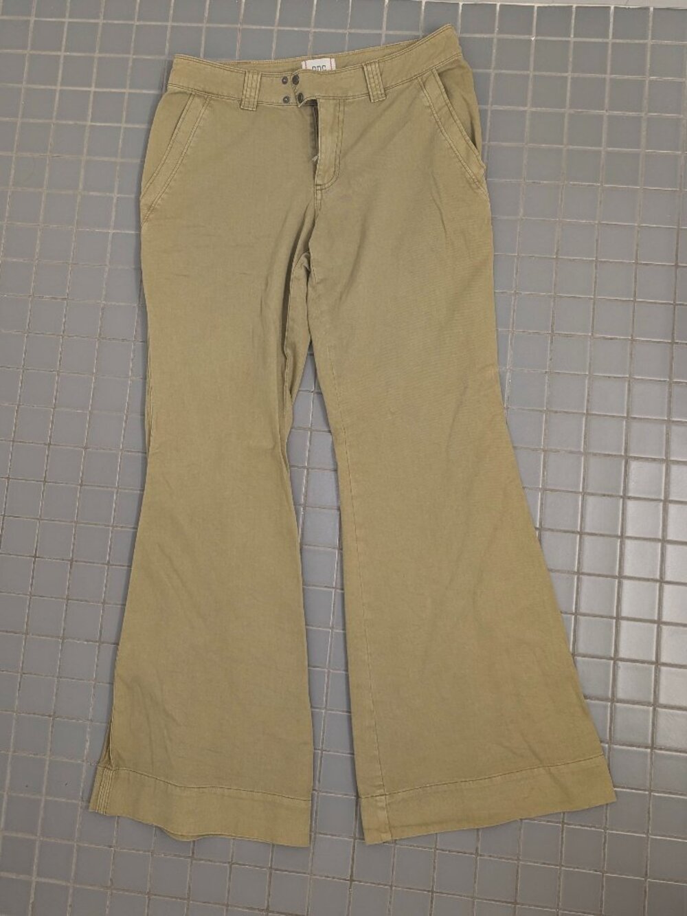 The BDG Cole Workwear Chino Bootcut Pant (Size 8)